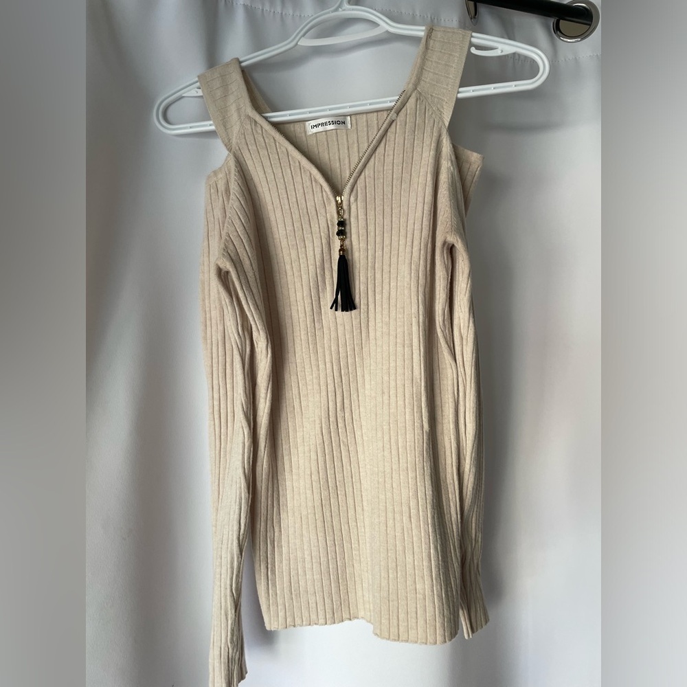 Impressions Off-Shoulder Cream Sweater with jewelled Tassel size small NWOT
